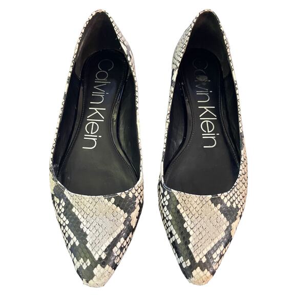 Calvin Klein Slip On Emerin Black White Snake Print Flats Size 9 - Picture 3 of 10